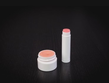 How to make Peppermint Lip Balm Easily at home